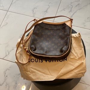 New purse certified with duster box and  bag